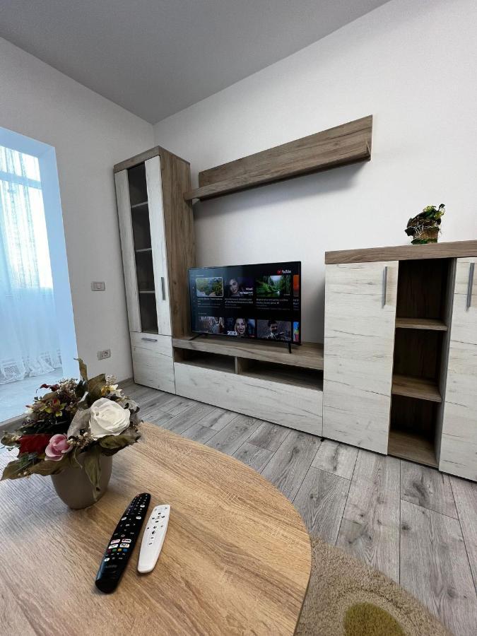 Cozy Urban Accommodation In Beautiful Suceava Esterno foto