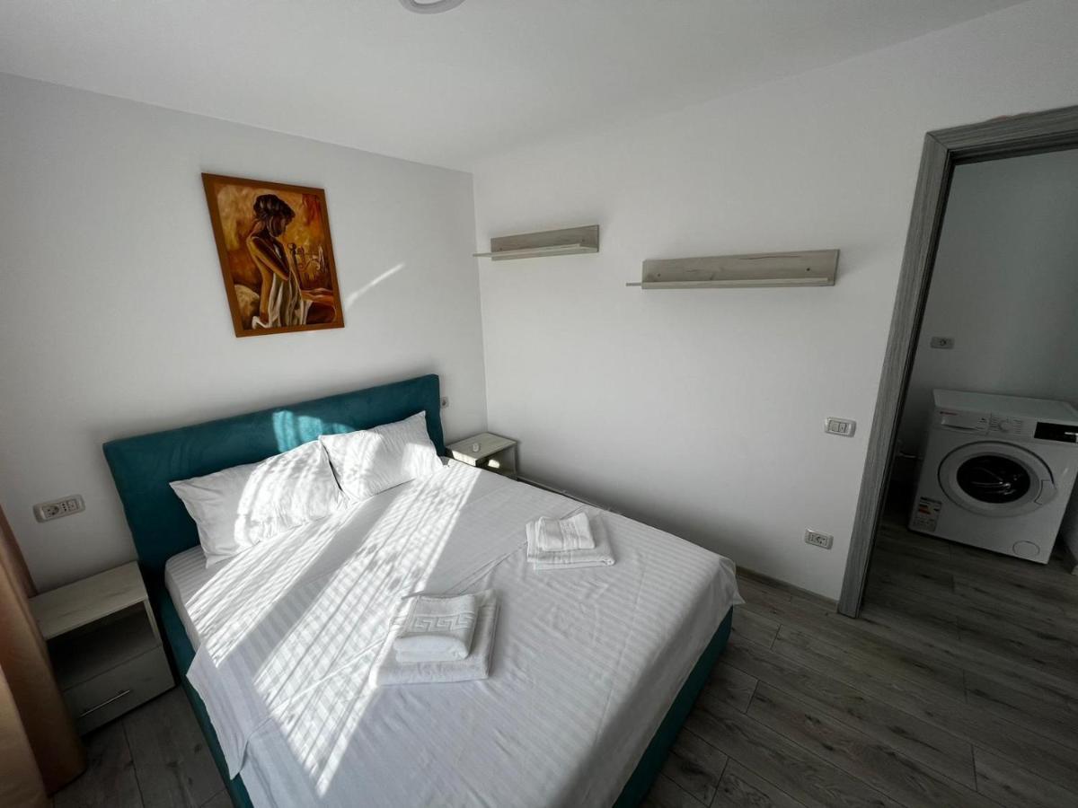 Cozy Urban Accommodation In Beautiful Suceava Esterno foto